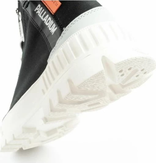 Atlete për femra Palladium, të zeza