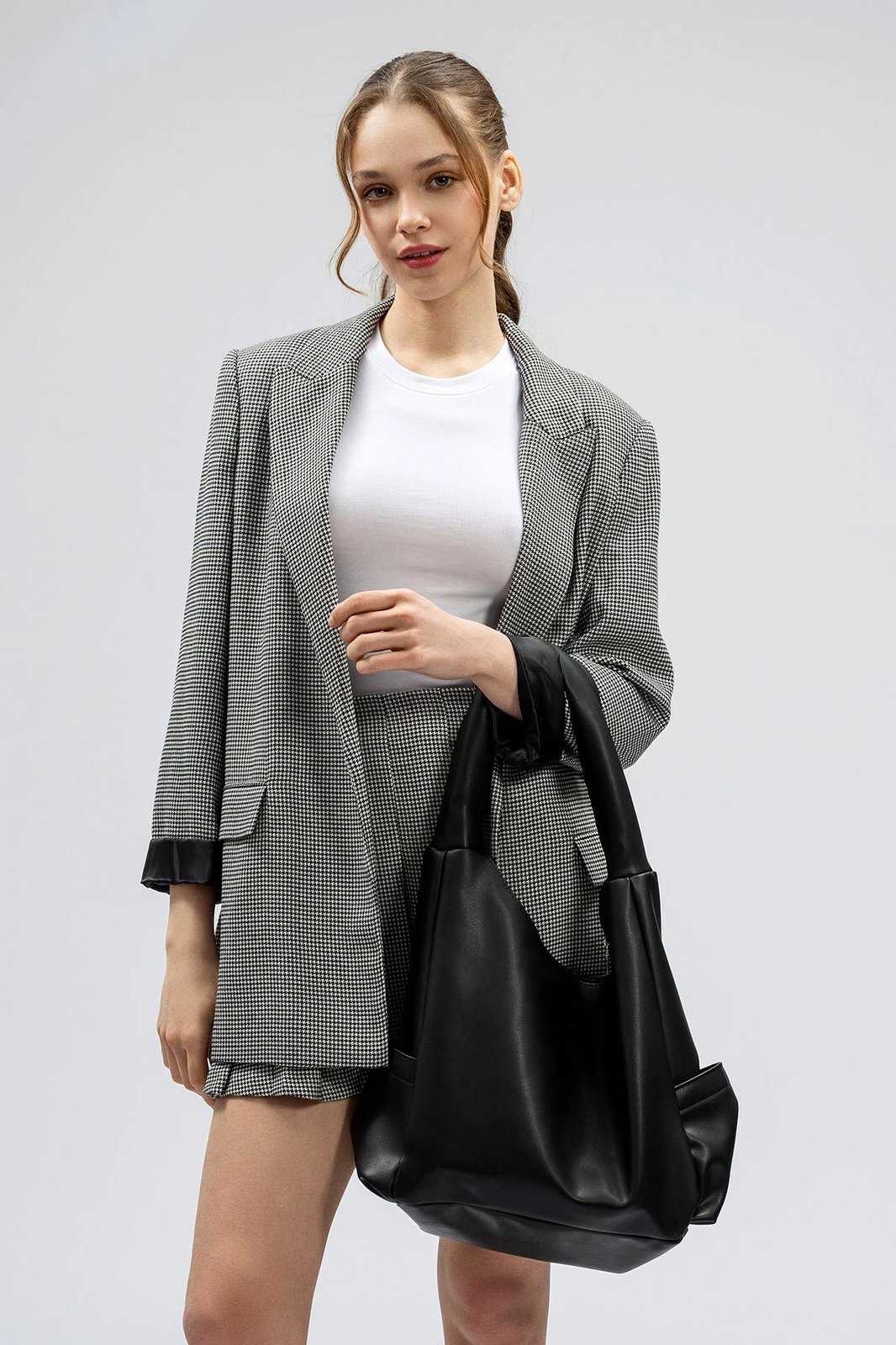 Çantë krahu Lucky Bees, e zezë, 1253