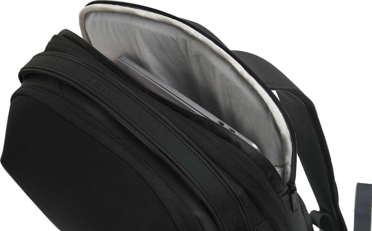 Çantë shpine XD DESIGN Bizz Backpack P705.931, 18-25L, për laptop 16", e zezë