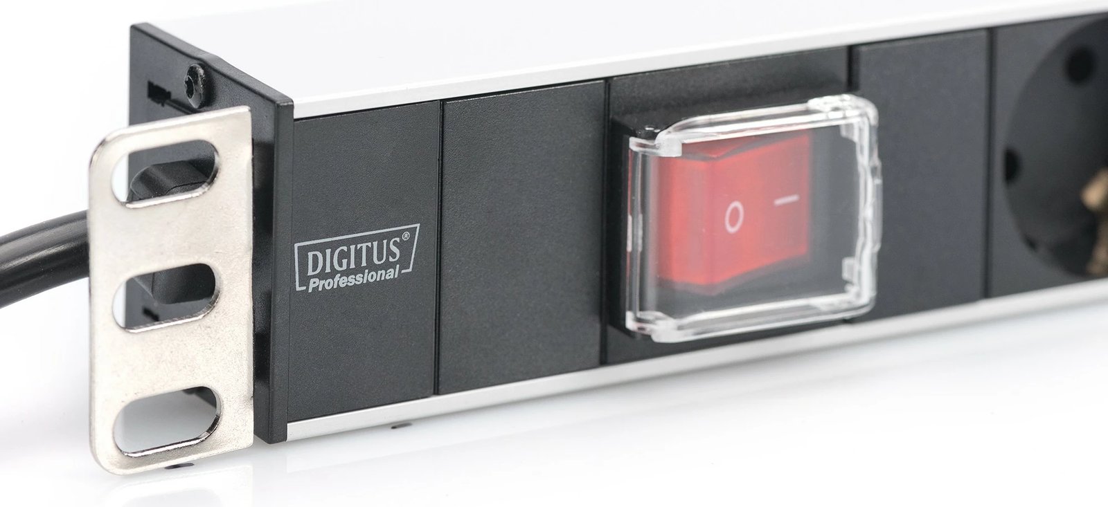 Prizë rrjeti Digitus 7 dalje, alumini, 2m, me ndërprerës, e zezë