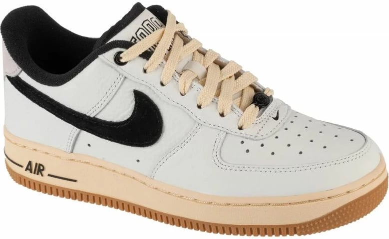 Atlete Nike për femra, të bardha