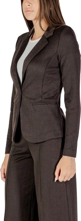 Jakne femra Ichi, kafe