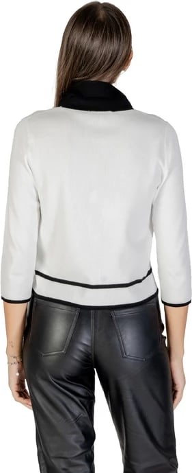 Xhemper Morgan De Toi femra i bardhë