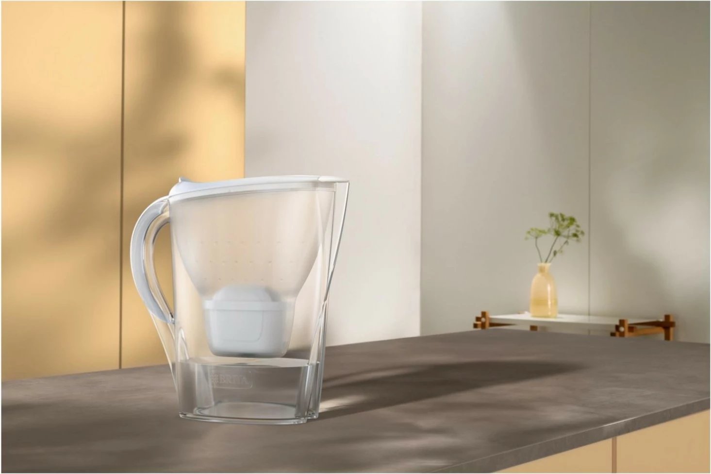 Ibrik filtrues uji Brita Marella XL me 4 fishekë Maxtra PRO, 3.5L, Bardhë