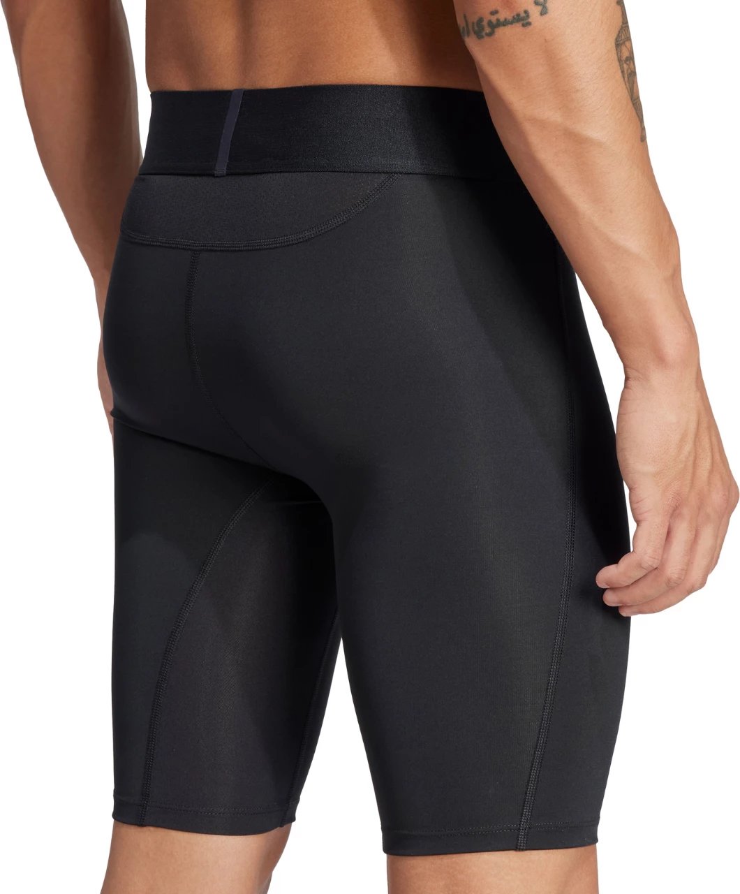 Shorce të ngushta për meshkuj adidas, të zeza