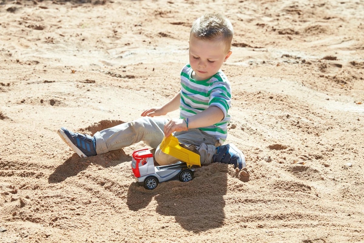 Kamion lodër Lena 01620, plastikë, 22cm, i kuq/verdhe/argjend/zi, në kuti Kamion lodër Lena 01620, plastikë, 22cm, i kuq/verdhe/argjend/zi, në kuti