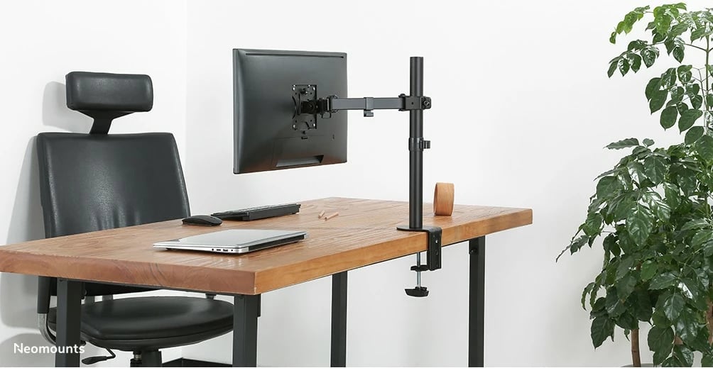Mbajtës tavoline Newstar FPMA-D550BLACK për ekrane deri në 32", i zi
