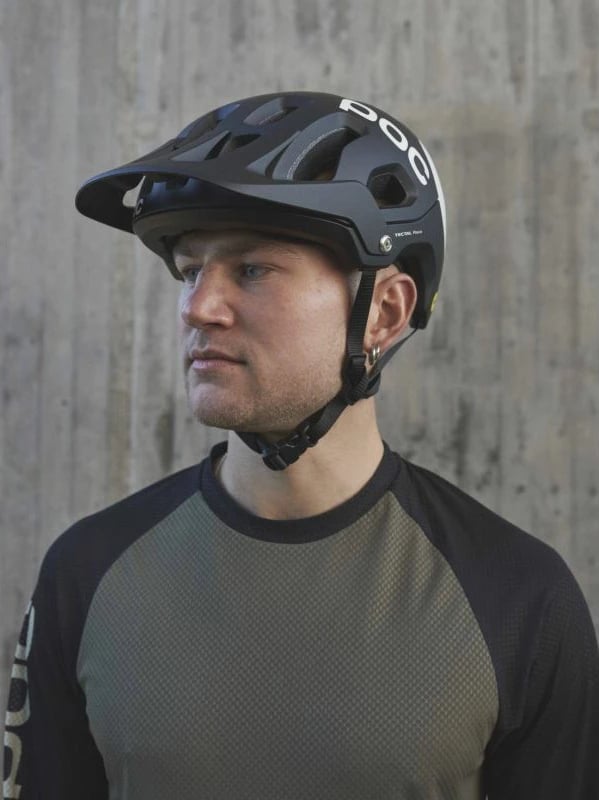 Helmetë për meshkuj femra fëmijë POC, e zezë