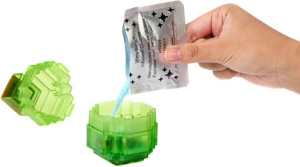 Figurinë aksioni Minecraft Mattel Mini Mode Potion Brewing Witch me enë potioni dhe grimca miksture, plastikë