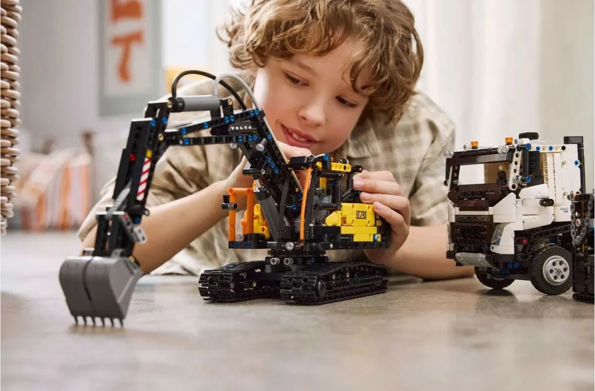 Set ndërtimi LEGO Technic Volvo FMX Truck & EC230 Electric Excavator, 2274 pjesë, për fëmijë 10+, plastikë