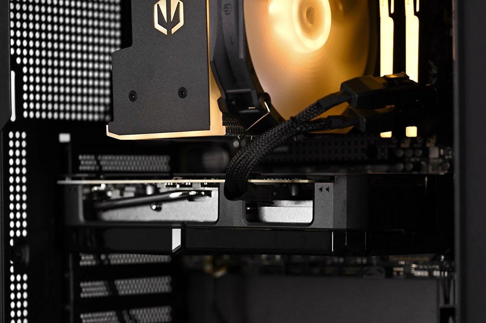 Kompjuter, AMD Ryzen 5, 32GB RAM, 1TB SSD, AMD Radeon RX 7700 XT
