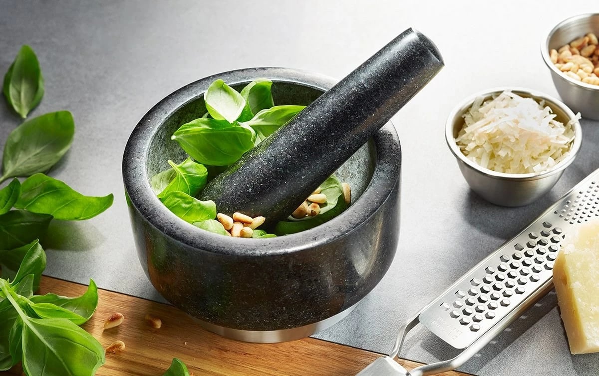 Mortajë me pistil GEFU G-35300, granit dhe çelik inoks, 14 cm, e zezë Mortajë me pistil GEFU G-35300, granit dhe çelik inoks, 14 cm, e zezë