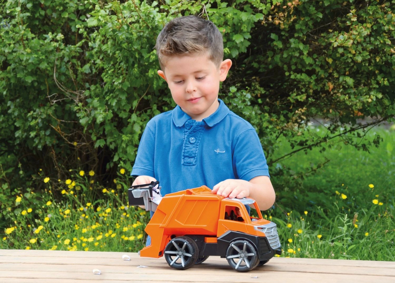 Kamion lodër Lena Truxx2, plastikë, portokalli, me figurë Kamion lodër Lena Truxx2, plastikë, portokalli, me figurë