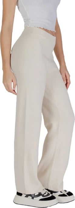 Pantallona Vero Moda femra, të bardha Pantallona Vero Moda femra, të bardha