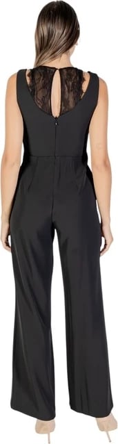 Kominoshe femra Rinascimento, e zezë