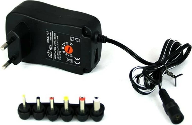 Karikues universal Media-Tech MT6267 V2 për tabletë, 12V, 1A, i zi me 6 konektorë