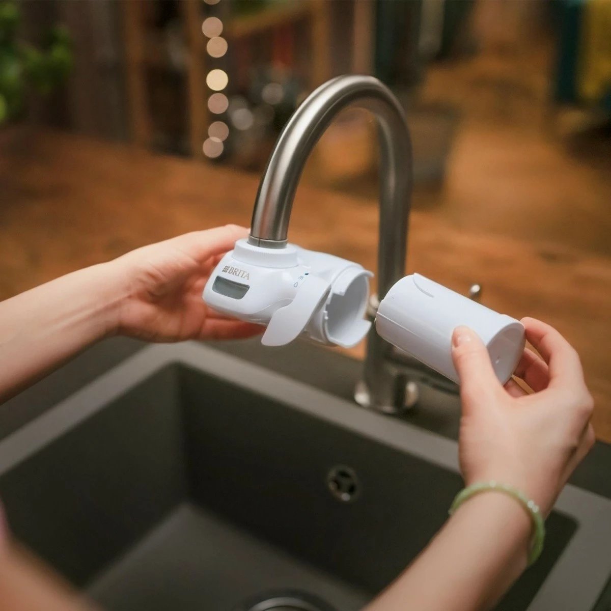 Fishek zëvendësues Brita ON TAP V për filtrin e ujit, i bardhë Fishek zëvendësues Brita ON TAP V për filtrin e ujit, i bardhë