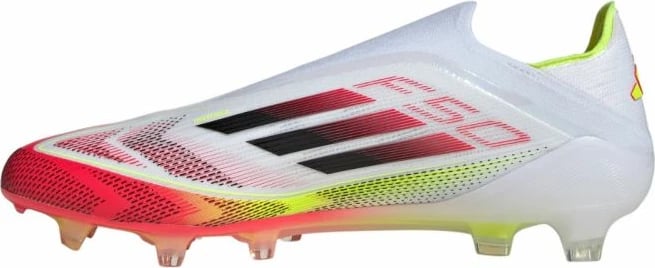 Çizme futbolli adidas për meshkuj dhe fëmijë, të bardha