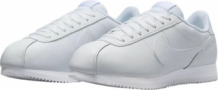 Atlete Nike për femra, të bardha