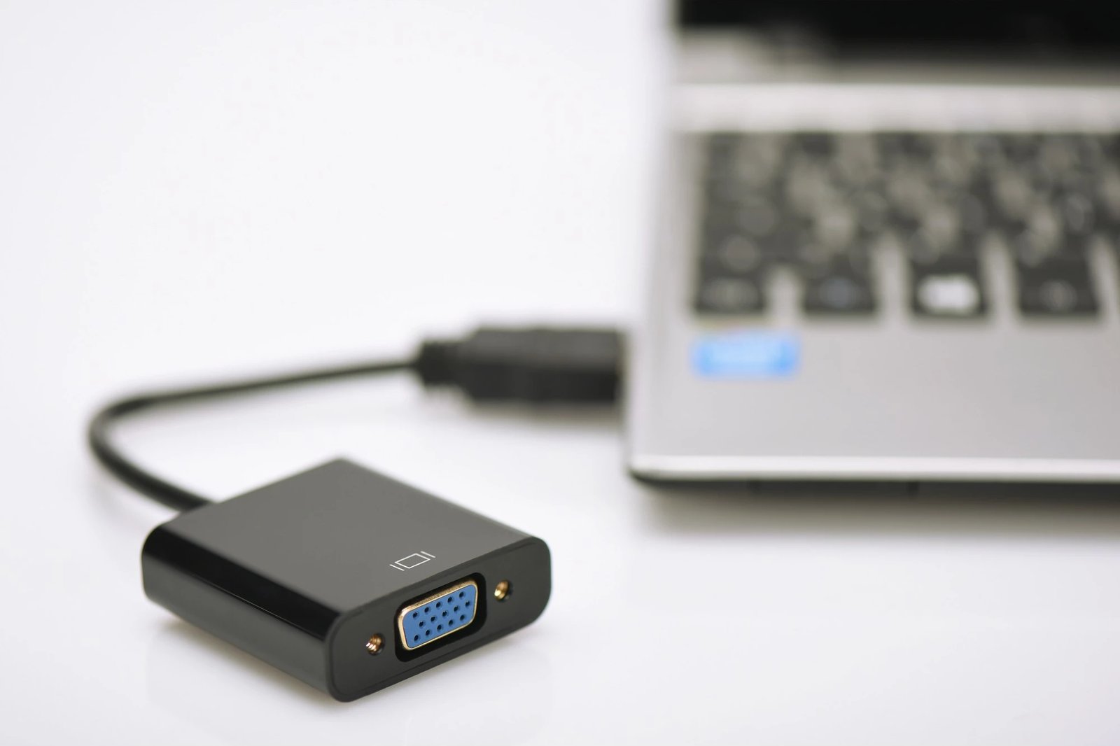 Konvertues HDMI në VGA Digitus, 1920 x 1080 piksel, 1080p, 165 MHz, i zi