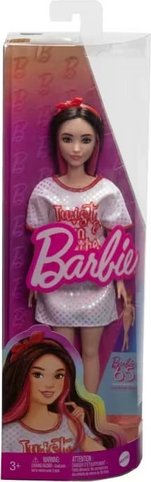 Kukull Barbie Fashionistas Mattel HRH12 me fustan të bardhë, flokë të zinj me vija rozë