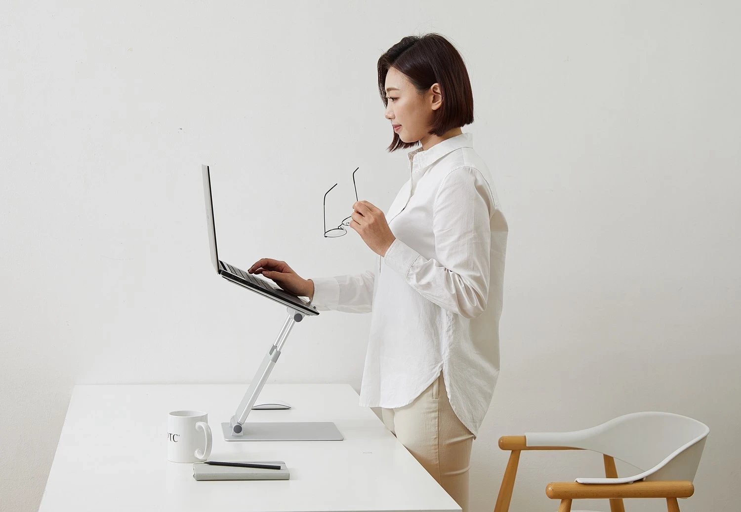 Mbajtëse për laptop POUT Eyes3 Lift, alumin, argjend/hiri