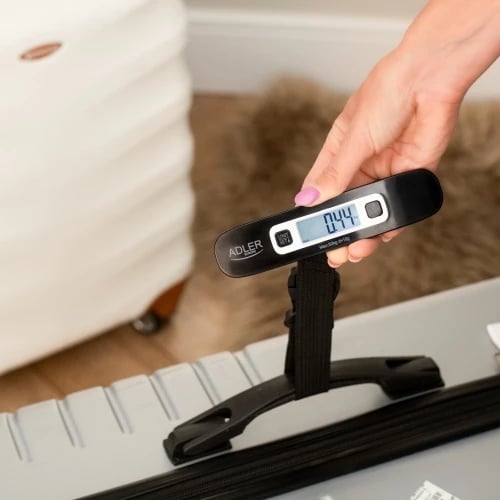 Peshore bagazhi Adler AD 8190, 50kg, saktësi 10g, LCD me ndriçim të bardhë, njësi g/kg/oz/lb, rrip polipropileni, CR2032, e zezë