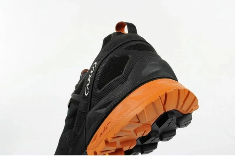 Atlete trekking për meshkuj Aku, të zeza