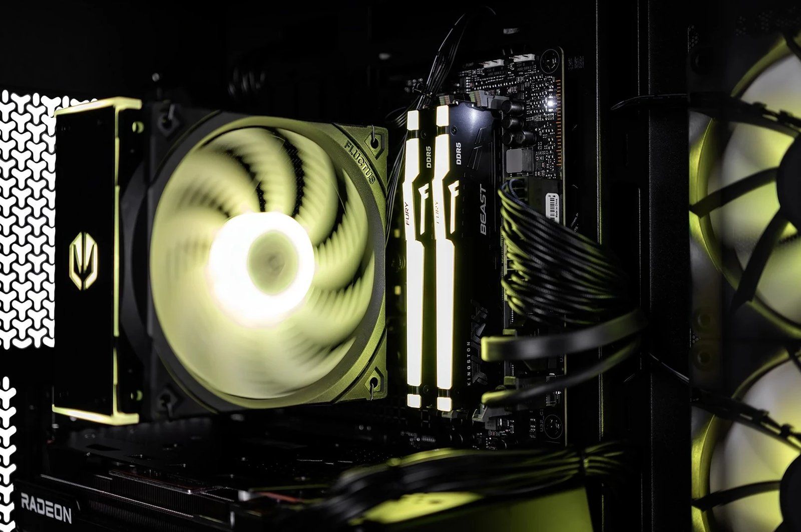 Kompjuter Gaming, AMD Ryzen 5, 32GB RAM, 1TB SSD, AMD Radeon RX 7800 XT 