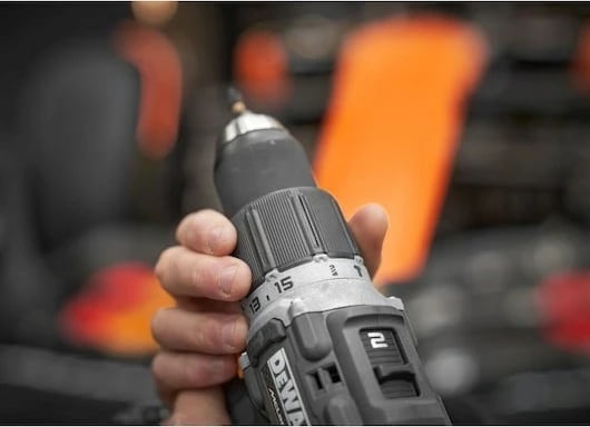 Makine shpuese/vidëzuese DeWalt MCLAREN DCD85MP2T, 18V, 5Ah, me 2 bateri, e verdhë/zezë, me valixhe