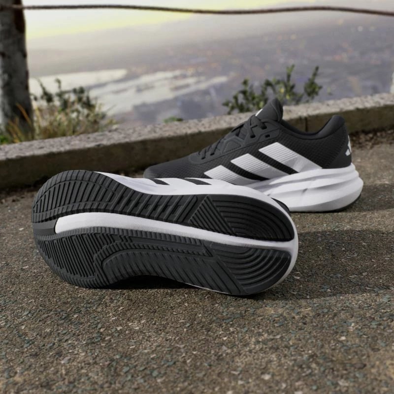 Atlete për femra adidas, të bardha