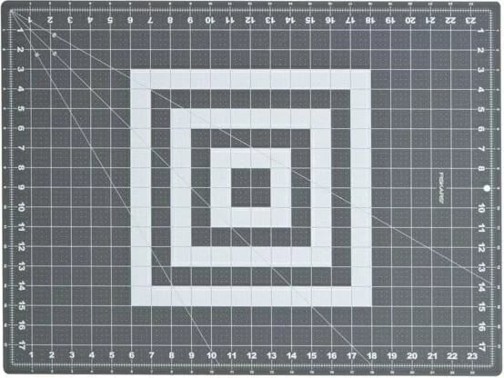 Tapet prerës Fiskars 1003896, 60x91cm, A1, Gri