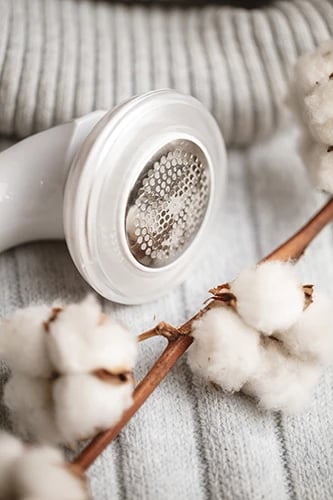 Heqës pushash Adler AD 9616, rrjetë dhe tehe inox, zonë pune 5 cm, me 2xAA, i bardhë