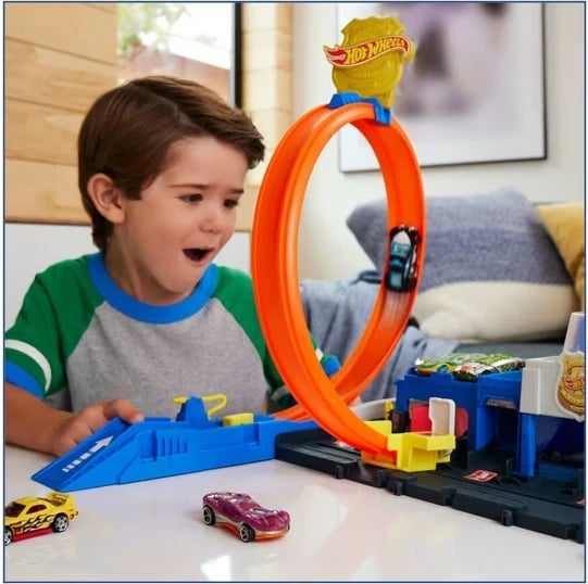 Set pistë makine Hot Wheels City Super Police Station JBM71, me lak të rregullueshëm dhe 1 makinë 1:64, shumëngjyrësh