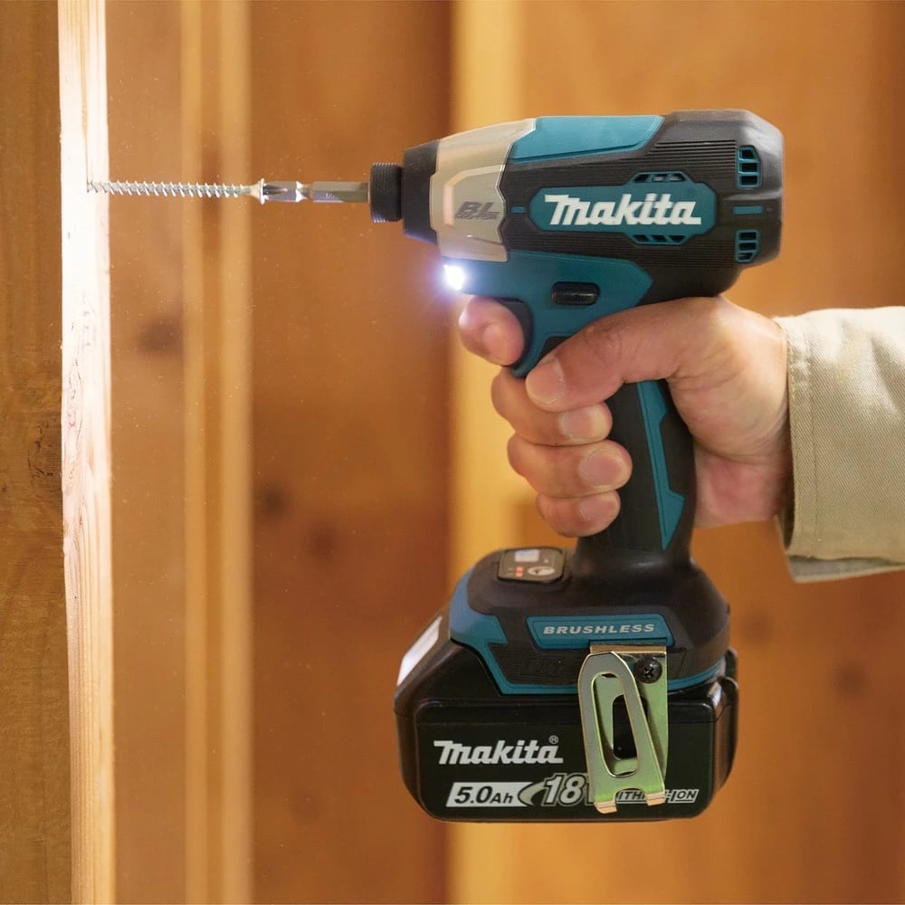 Çelës goditës Makita DTD157Z, brushless, 18V, 1/4", 3000 RPM, zi/gjelbër