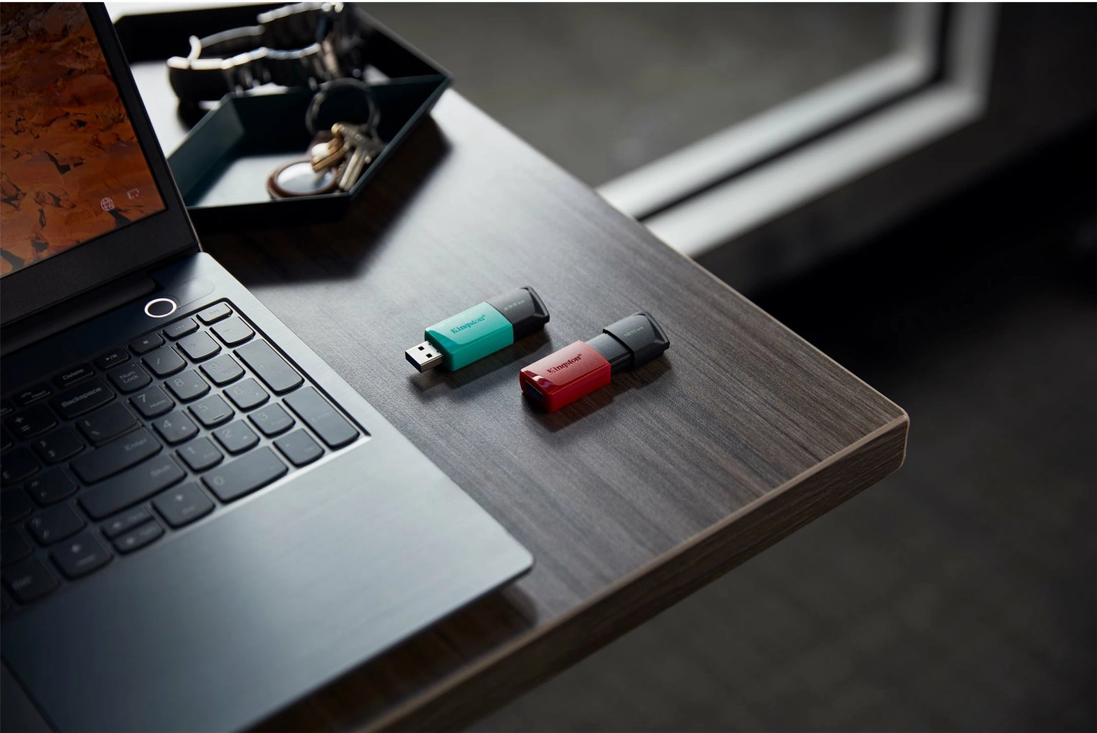 USB Stick Kingston DataTraveler Exodia M 128GB, USB 3.2, Kuqe e zezë