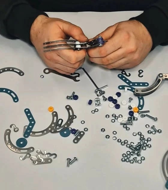 Set ndërtimi dinosaur Velociraptor Alexander Small Constructor, 202 pjesë, metalik