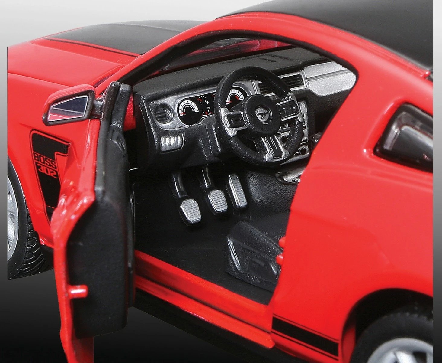 Model makine Maisto Ford Mustang Boss 302 1:24, metal, e kuqe/zezë, për montim