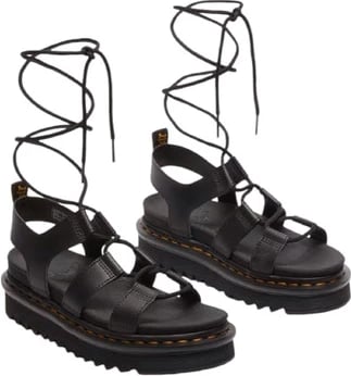 Sandale Dr. Martens për femra, të zeza