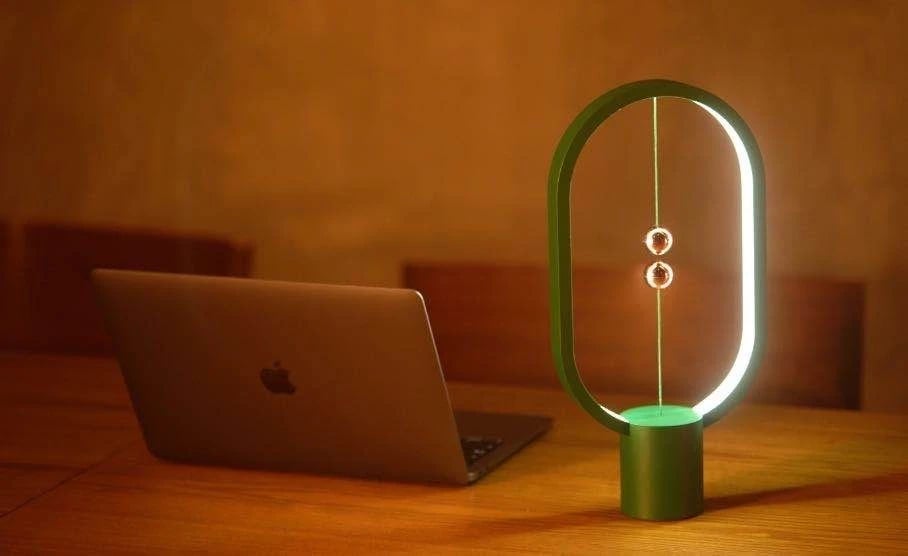Llambë leximi Allocacoc Heng Balance Ellipse, USB, 2700 K, prej druri Llambë leximi Allocacoc Heng Balance Ellipse, USB, 2700 K, prej druri