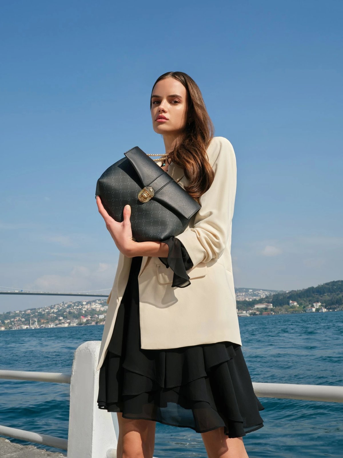 Çantë krahu Lucky Bees, 1228 v2, e zezë