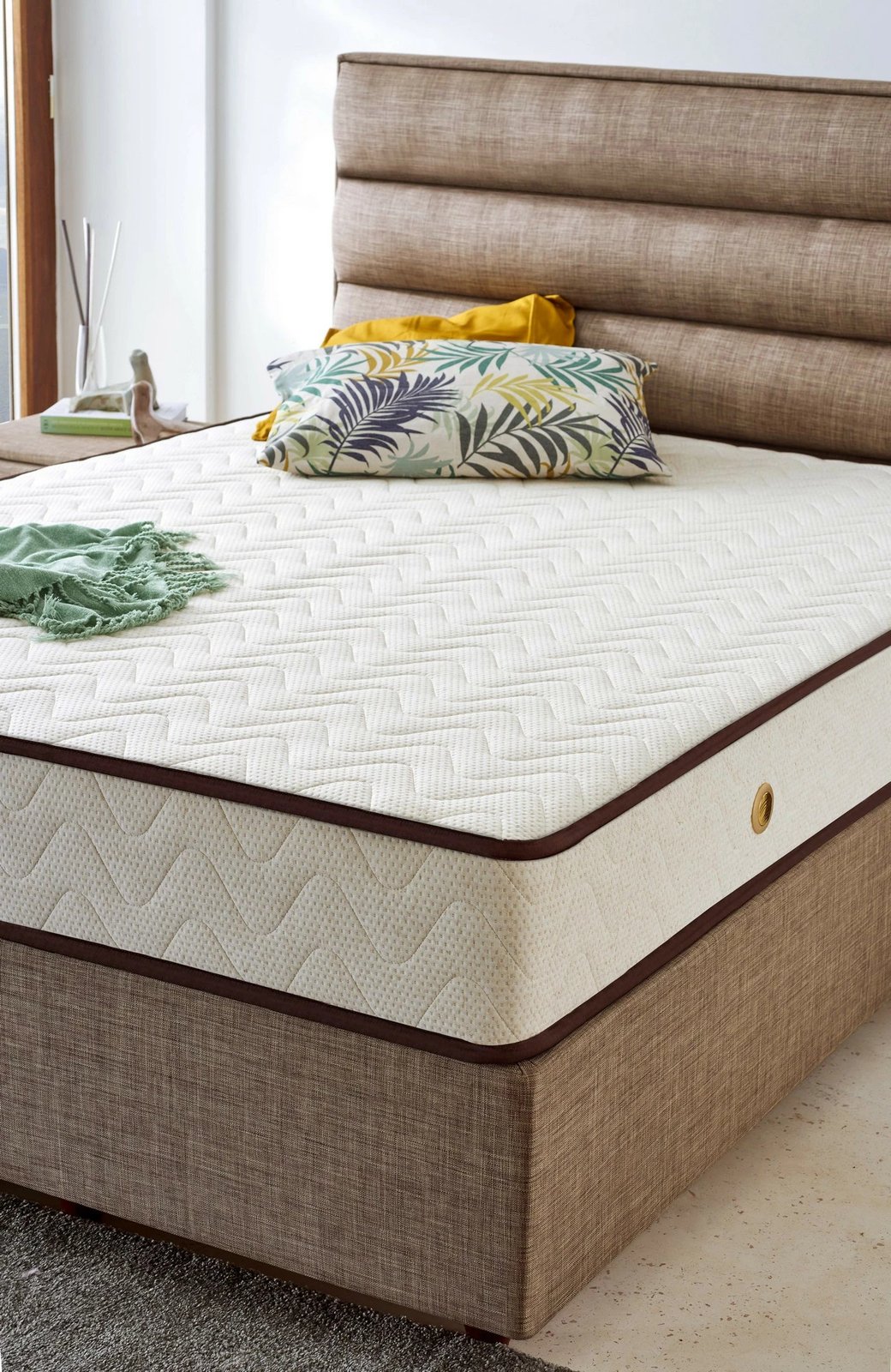 Dyshek luksoz memory foam Visco Exclusive, Skye Decor, 200x200 cm, i butë, ngjyrë e bardhë dhe kafe