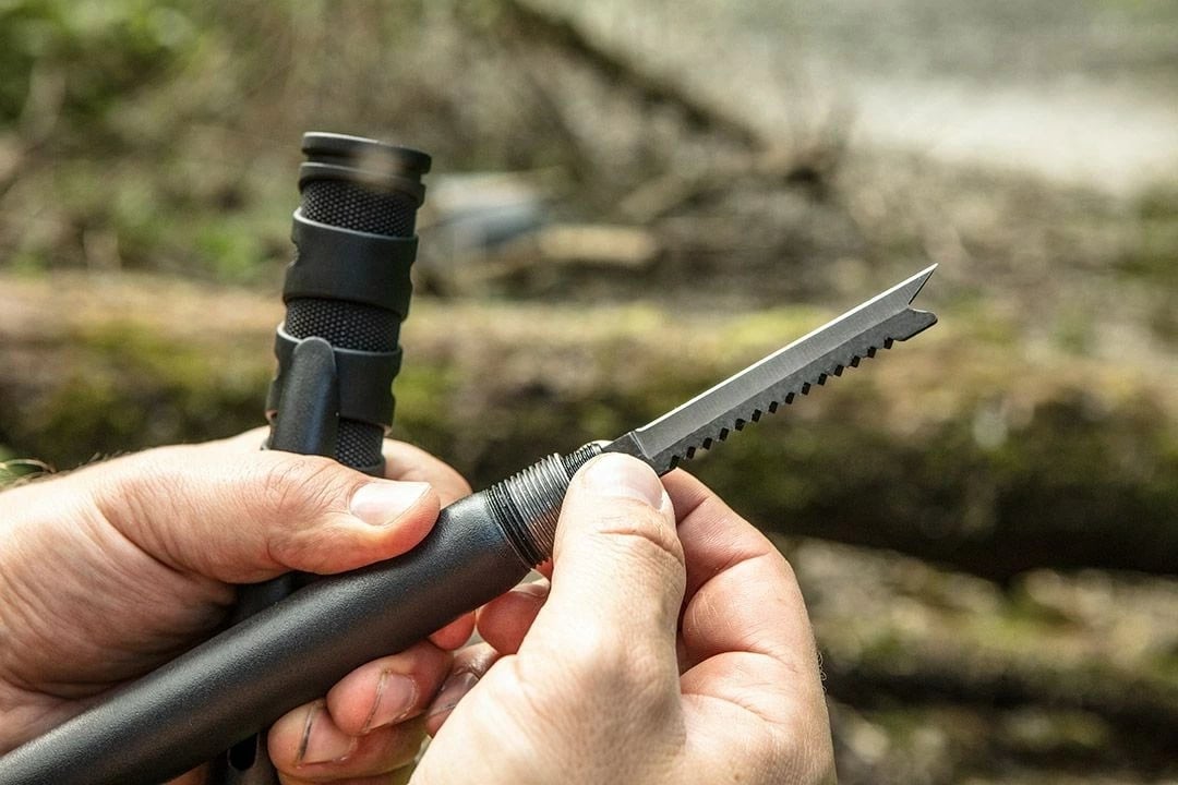 Lopatë kampingu NEO TOOLS TOP-63-122, e palosshme, e zezë