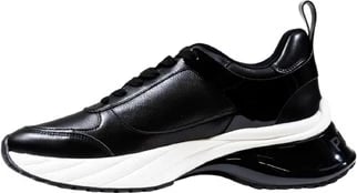 Atlete femra Pinko, të zeza