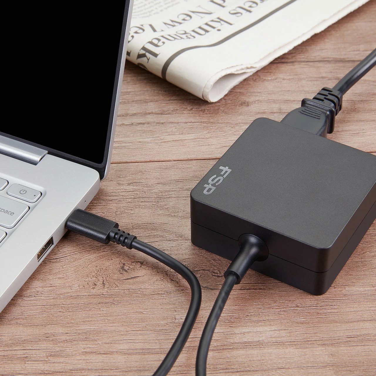 Adapter universal FSP NB C, 65 W, USB Type-C, i zi