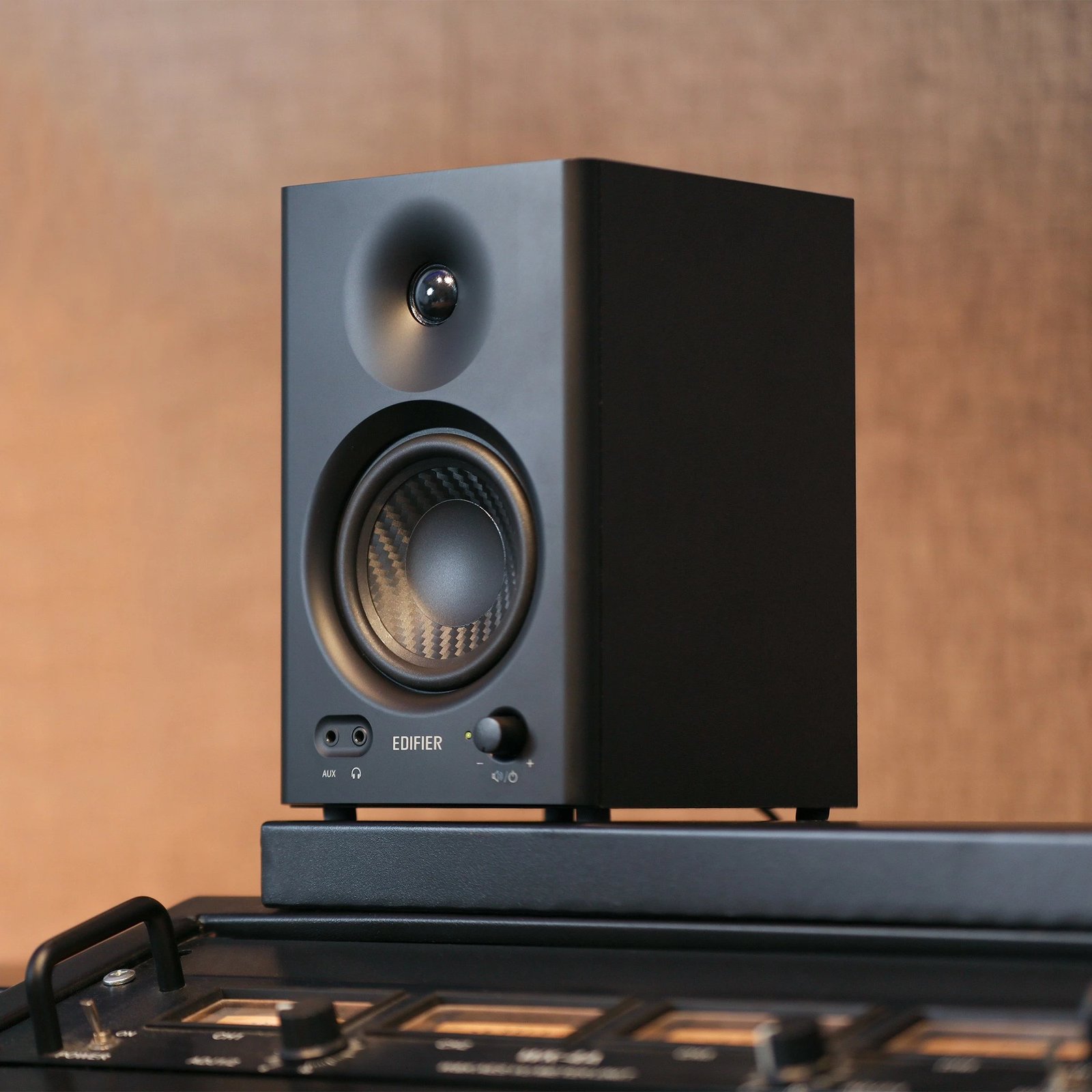 Bokse Edifier MR4, 2.0 kanale, 21 W, 60 - 20000 Hz, e zezë