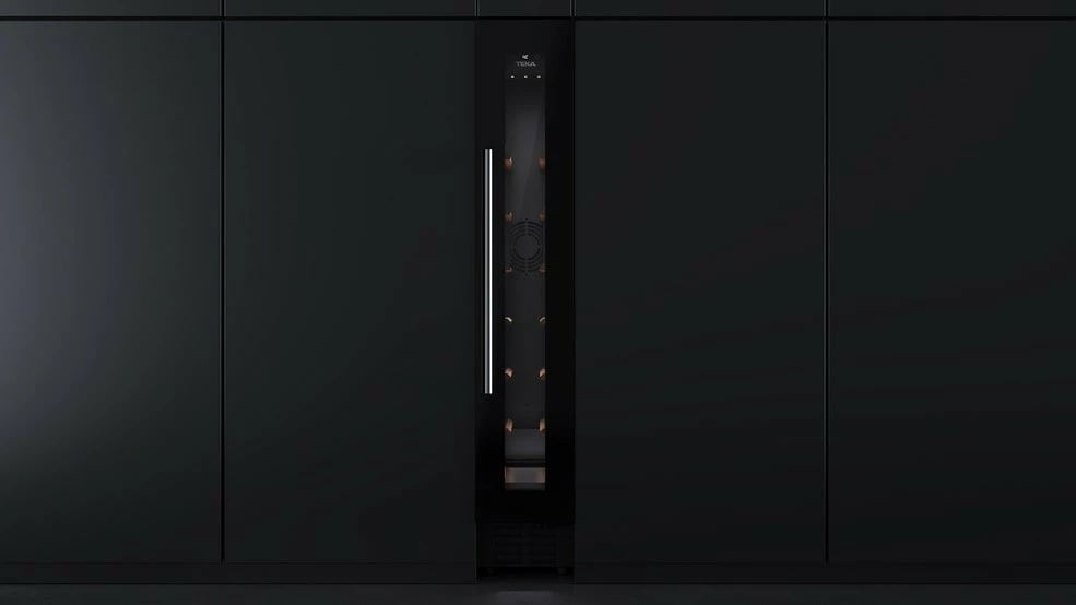 Ftohës vere i inkastrueshëm, TEKA, RVU 10008 GBK (113610003), 8 shishe, display dhe kontroll elektronik, LED, klasa G, i zi