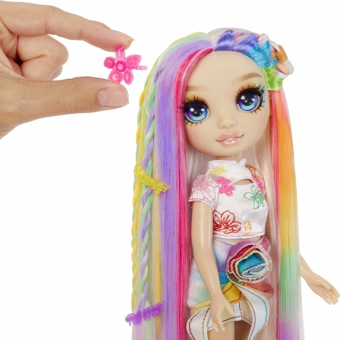 Kukull Rainbow High Amaya me set për stilim flokësh, 11 inch, me ngjyra të ndryshme