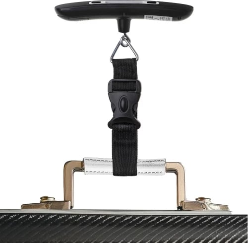 Peshore bagazhi Adler AD 8190, 50kg, saktësi 10g, LCD me ndriçim të bardhë, njësi g/kg/oz/lb, rrip polipropileni, CR2032, e zezë