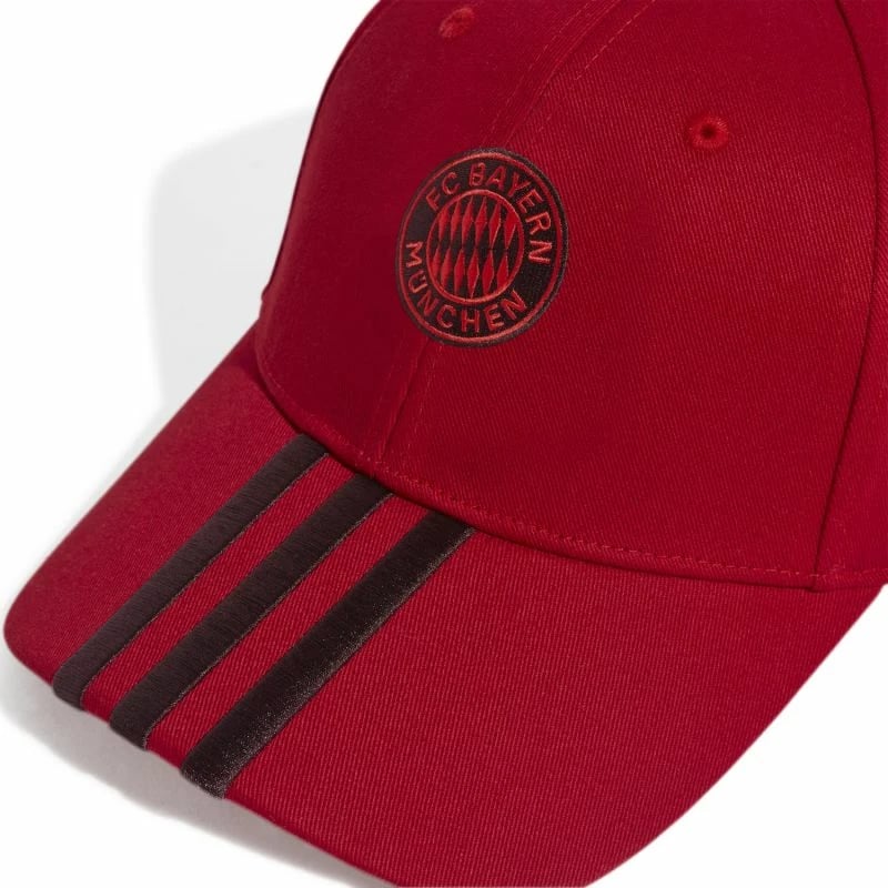 Kapelë adidas për meshkuj, e kuqe